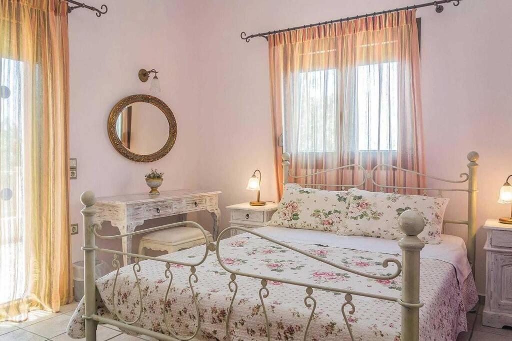 Villa Ouranos In Pefkias Skopelos Town Ngoại thất bức ảnh